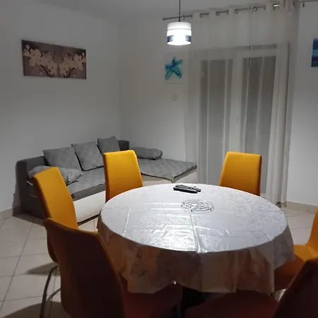 Delfa Pecarina By Interhome