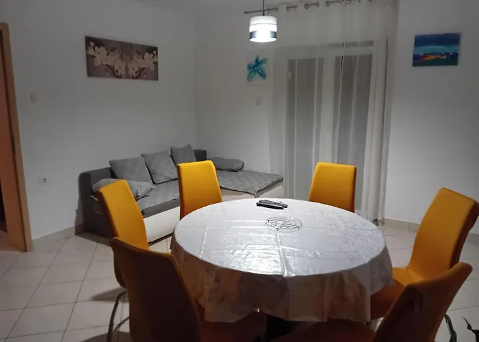 Delfa Pecarina By Interhome