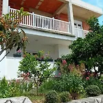 Delfa Pecarina By Interhome Appartement