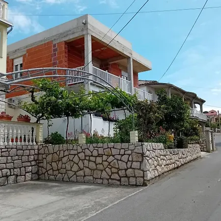 Apartman Delfa Pecarina By Interhome