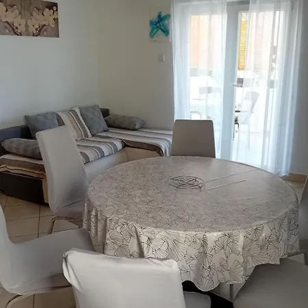 Apartman Delfa Pecarina By Interhome Lopar