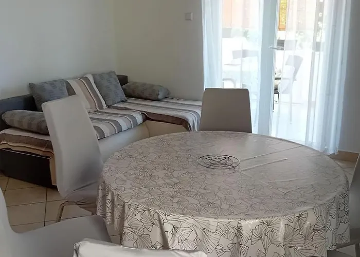 Apartment Delfa Pecarina By Interhome Lopar